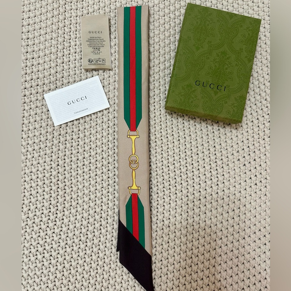 🧣✨Authentic Gucci Printed silk twill neck bow reversible - 🆓 SHIPPING - Picture 3 of 9